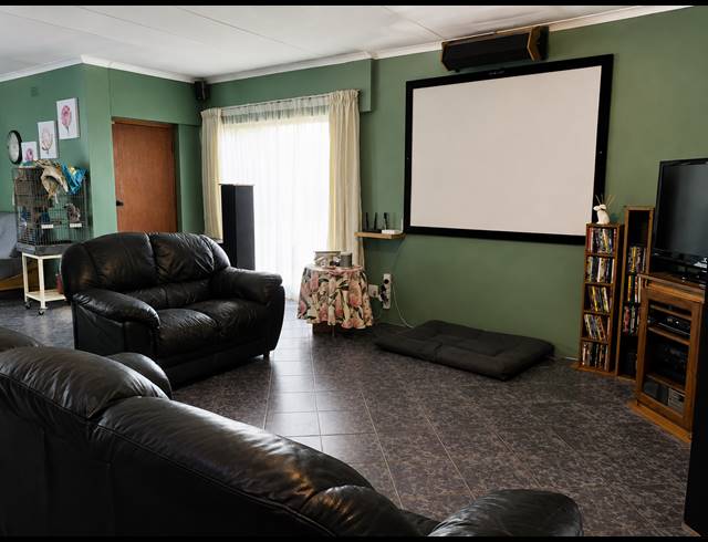 4 BEDROOM FREEHOLD FOR SALE IN VANDERBIJLPARK CE 2